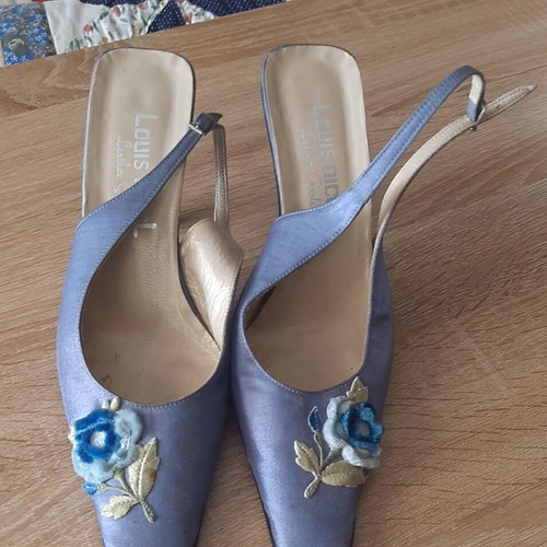 Feminine satin shoes with embroidery like new, size 37, multicolor