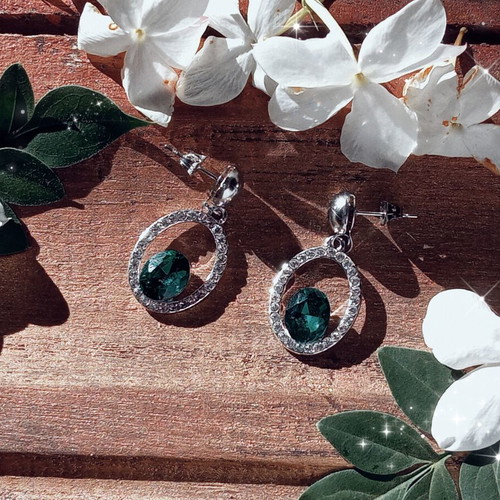 Silver jewelry set with green emerald stone, new