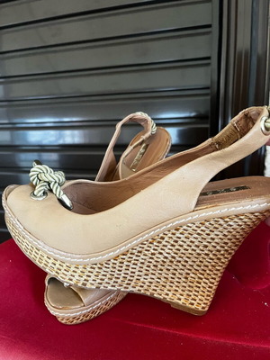Exe platform sandals size 39 like new, beige