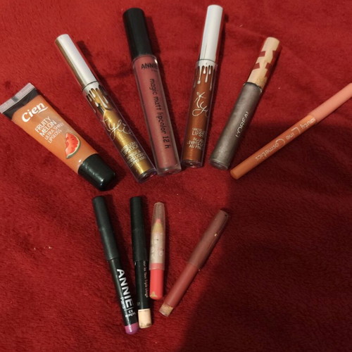 Makeup set used, 10 pieces