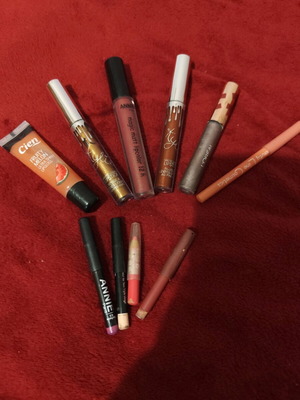 Makeup set used, 10 pieces