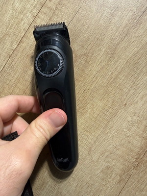 Braun shaver used, broken, with charger