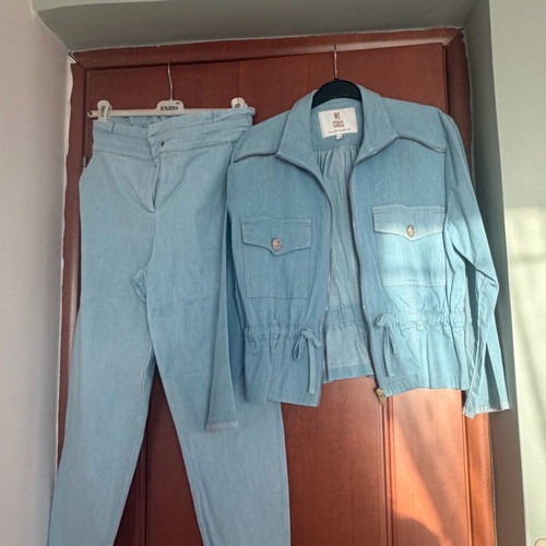 Wecoss suit set like new, turquoise jacket and pants