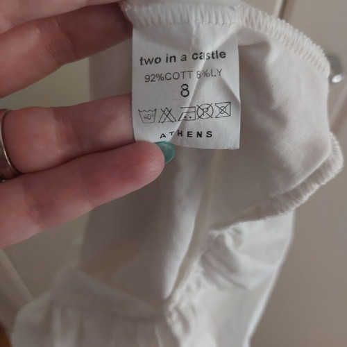 White Two In A Castle T-shirt size 8 like new