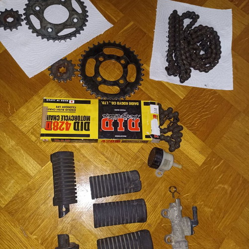 JT Sprocket Sets used, 2 sets with footrests, container, pump for Honda Innova