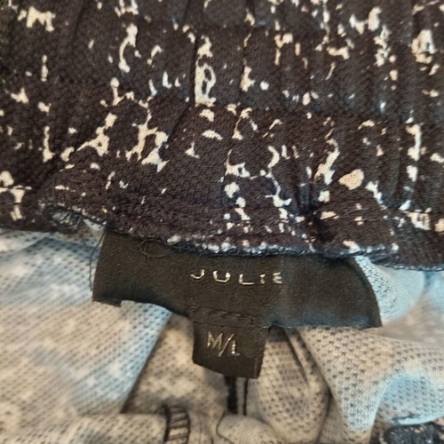Women's Bermuda skirt like new, sizes M and L
