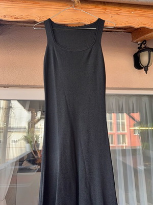 Рокля oversize като ново, черна, фино плетиво