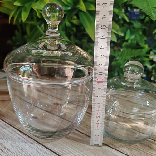 Elegant 3-piece glass set with lids and Vela aroma lamp