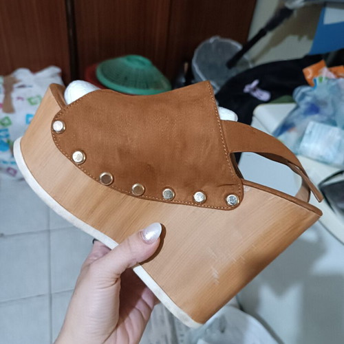 Brown suede platform sandals like new with metal studs