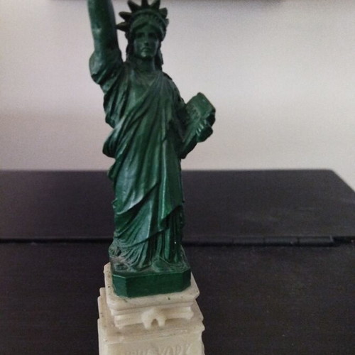 Statue of Liberty collectible figurine 10cm, like new, Colbar resin