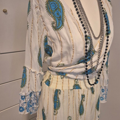 Summer set skirt and wrap top one size, like new, white and blue