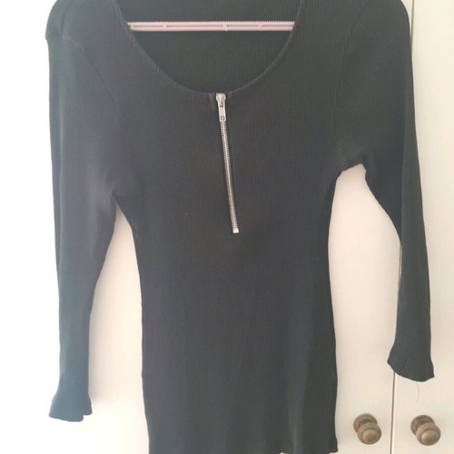 Black blouse with zipper used, size XL