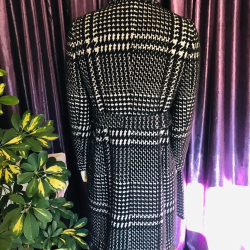 Italian Coat branded new, high quality, size L