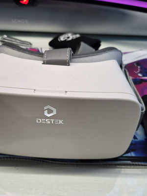 Destek VR Headset like new with controller for mobile