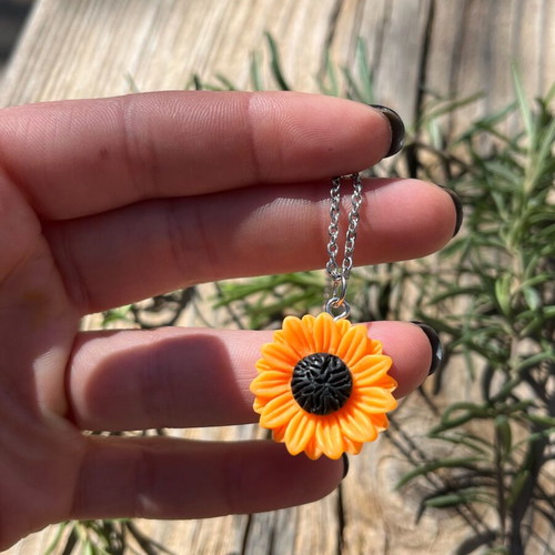 Daisy necklace on stainless steel chain new, orange