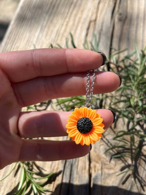 Daisy necklace on stainless steel chain new, orange