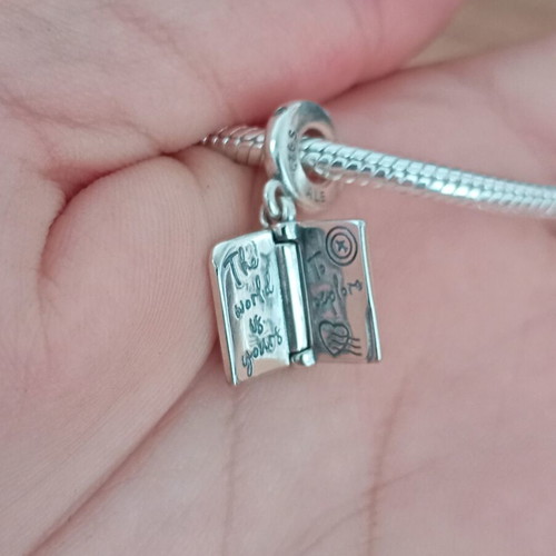 Pandora Passport Charm like new, silver