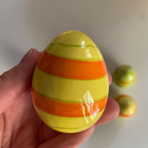 Easter decorations like new with ceramic hen and eggs