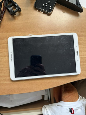 Samsung Tablet SM-T585 32GB μεταχειρισμένο, για ανταλλακτικά με πρόβλημα μητρικής