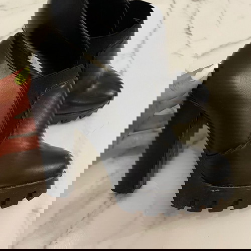 Γυναικεία μποτάκια Νο39 μεταχειρισμένα, μαύρα με χοντρό τακούνι