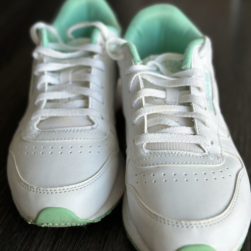 Reebok women's sneakers size 38, white with mint green accents