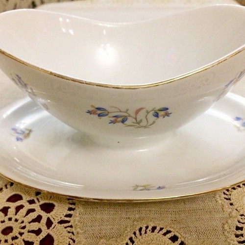 Porcelain Schirnding Qualitäts-Porzellan gravy boat 1949-1956