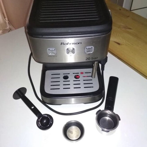Rohnson espresso machine like new, 20 bar pressure with milk frother nozzle