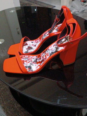 Fuchsia sandals like new, size 39, 7cm heel