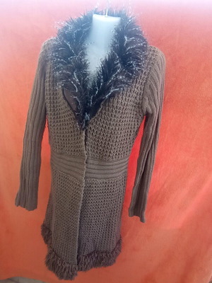 Derek Heart cardigan used, brown with synthetic fur collar and fringes