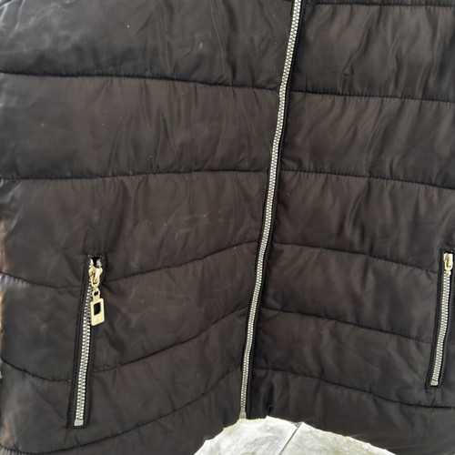 Women's sleeveless jacket with detachable hood like new, black and grey, sizes M/L
