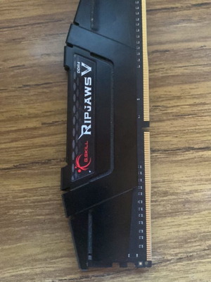 G.Skill Ripjaws V 4GB DDR4-3200MHz CL16 μεταχειρισμένο (1 τεμάχιο)