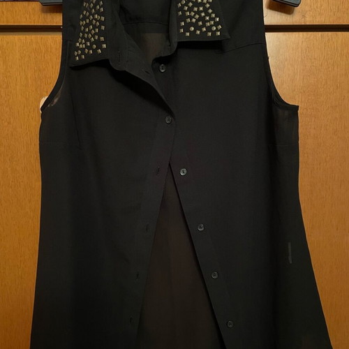 Sithrou sleeveless shirt Benetton black like new with studs
