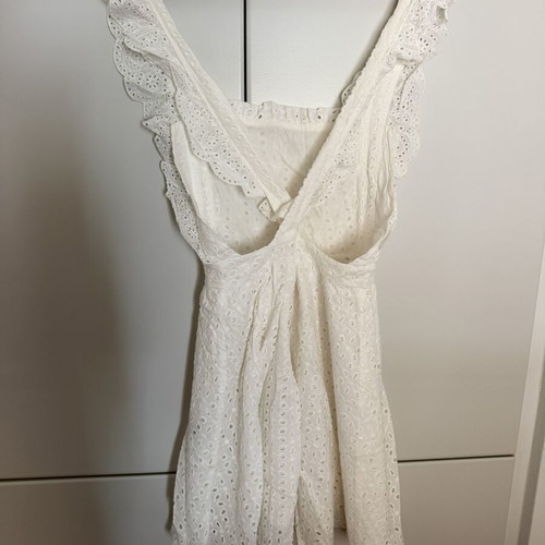 Dress with ruffles and back opening, size S Shein, like new, white
