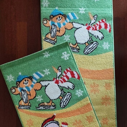 Children's rugs set of 2 like new, ideal for kids' room