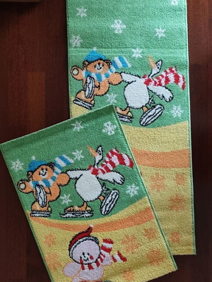 Children's rugs set of 2 like new, ideal for kids' room