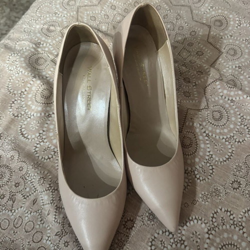 Wall Street beige pumps size 36 like new