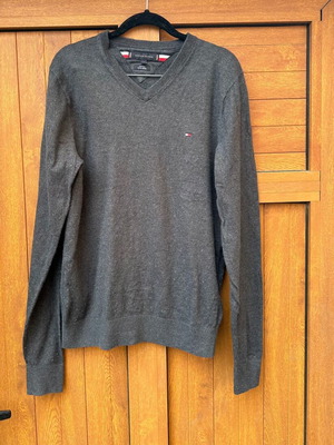 Пуловер Tommy Hilfiger сив мъжки, като ново