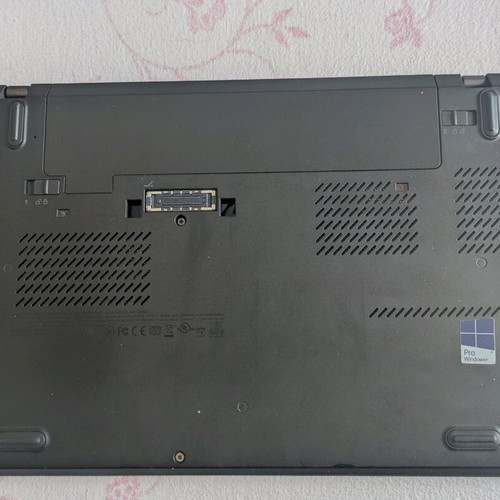 Lenovo Thinkpad X260 used, i7 6600u, 8GB DDR4, 500GB Samsung SSD, 3 OSs