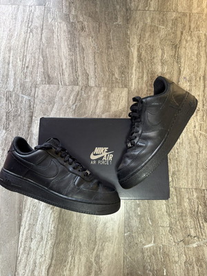 Nike Air Force 1 Low sneakers μέγεθος 42 μεταχειρισμένα, triple black