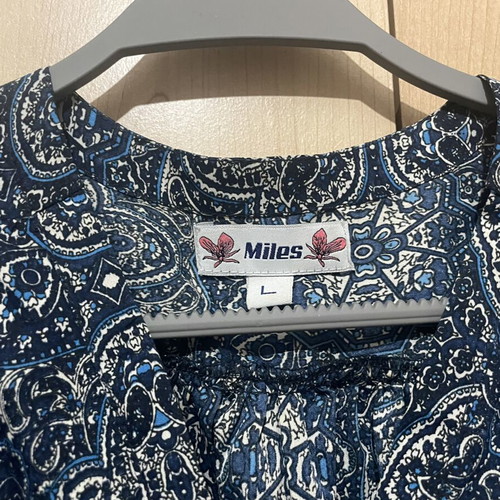 Printed women's shirt large, wrinkle-free fabric, long sleeves with pocket