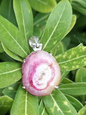 Quartz pendant with pink shades, 925 silver plated, new