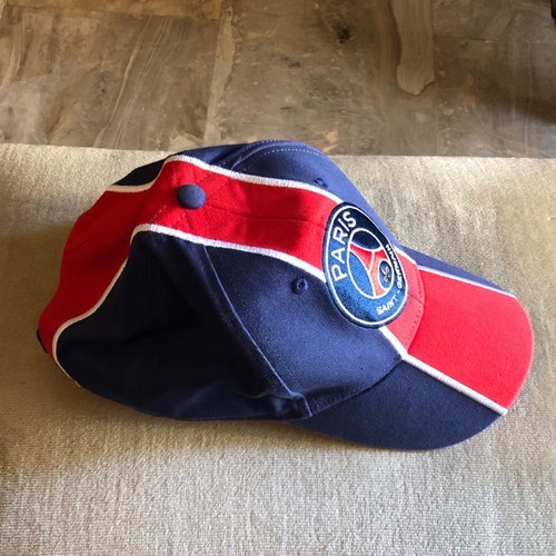 Paris cap like new, authentic