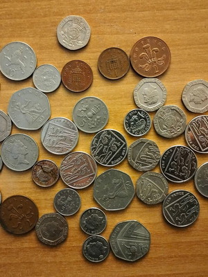Great Britain coin collection, pack of 32 pence and pounds