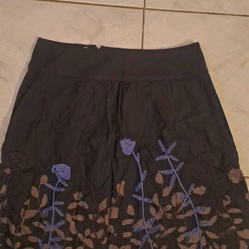 Mexx gray skirt new with embroidery and pattern size M
