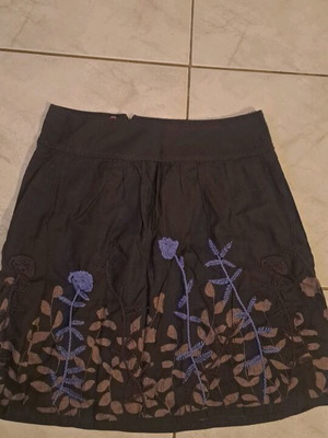 Mexx gray skirt new with embroidery and pattern size M