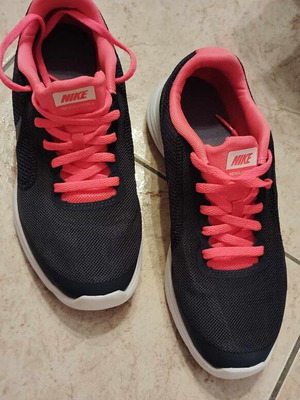 Αθλητικά παπούτσια Nike καινούργια, μαύρο ροζ, νούμερο 37.5