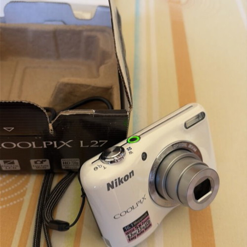 Nikon Coolpix L27 16.1MP Camera with 5x Zoom new
