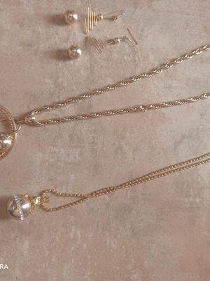 Necklace and earrings set like new
