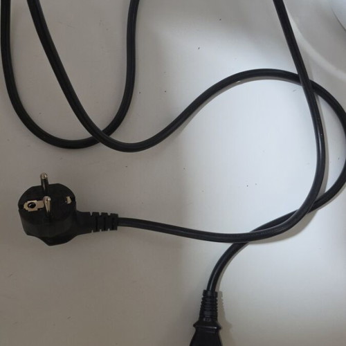 Power cable Schuko to IEC C13 like new