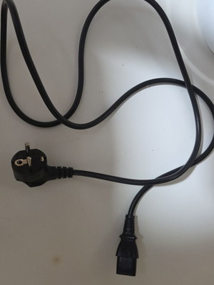 Power cable Schuko to IEC C13 like new